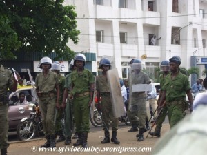 Une portion de forces de l'ordre déployées pour 'arroser' les journalistes